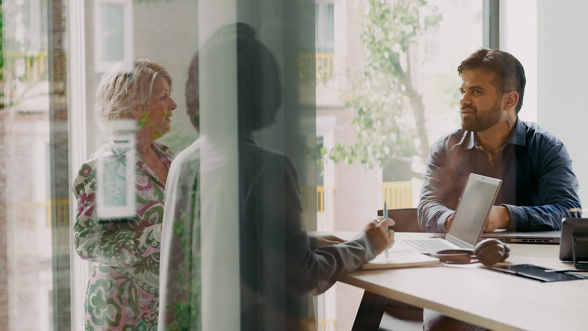 People talking at a standing desk (photo)