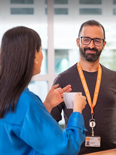 People talking with each other at a standing table (photo)